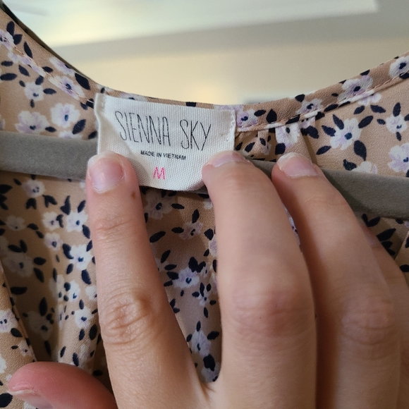 Sienna Sky Floral Button Blouse M - Picture 4 of 7